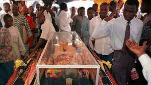 Fela in his Casket during his funeral