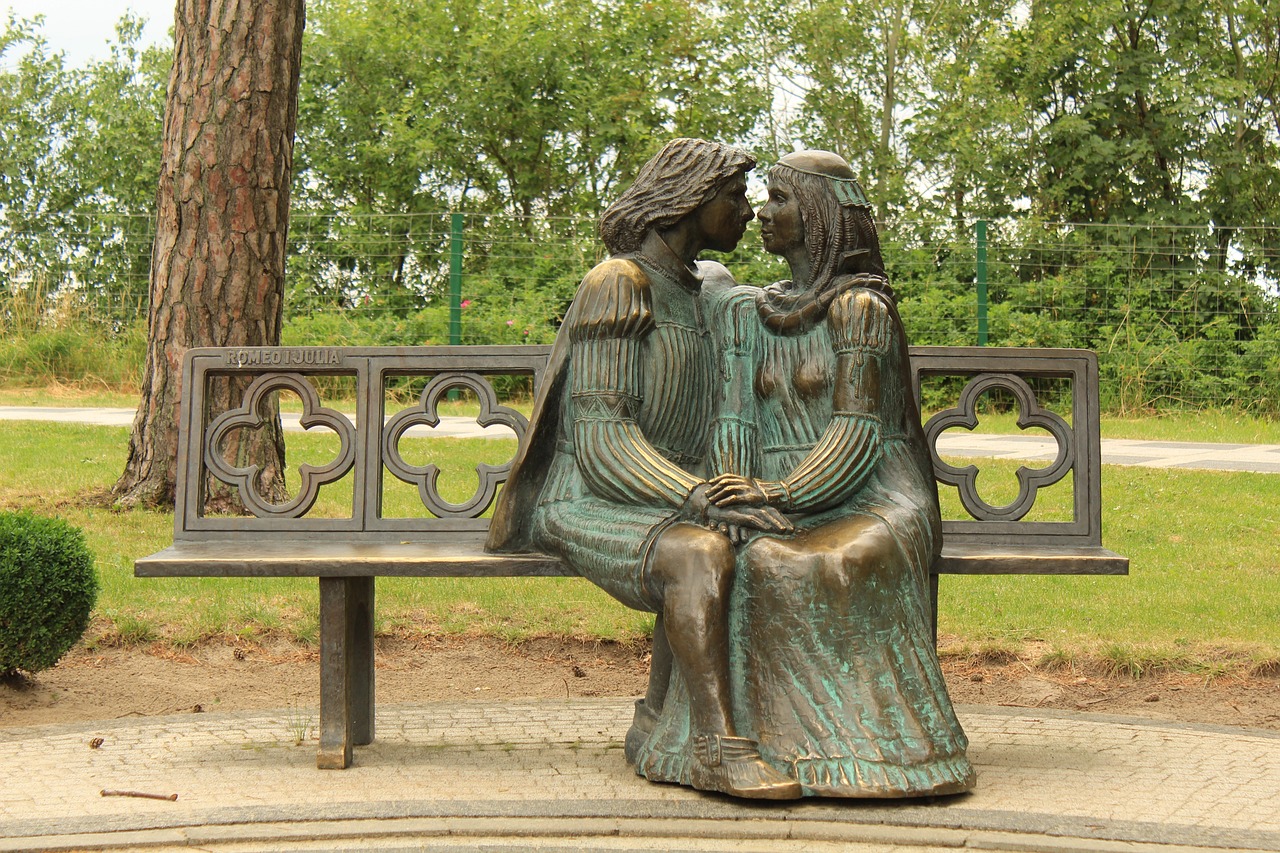 A picture of Romeo and Juliet statue